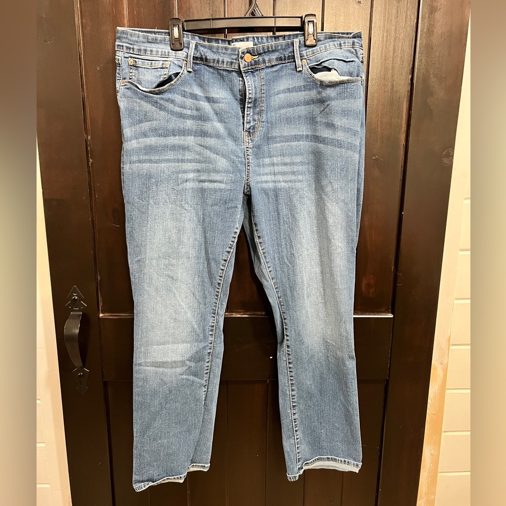 Signature Gold by Levi Strauss Medium Wash Jeans